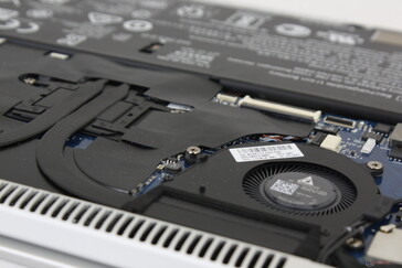 El ruido general del ventilador es similar al del Elitebook 1040 G4 de última generación, pero más alto que el del Yoga C930.