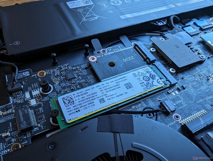 Admite hasta cuatro unidades SSD individuales