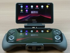 El complemento Retroid Dual Screen puede reflejar la pantalla de su dispositivo portátil o mostrar un contenido diferente. (Fuente de la imagen: Retroid Pocket)