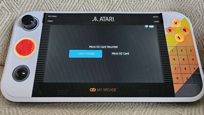 Si inserta una tarjeta SD formateada correctamente, se abrirá un menú (Fuente de la imagen: Marc Zander, Notebookcheck)