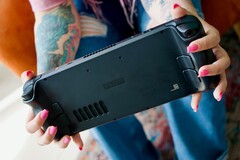 Se rumorea que Valve está trabajando en un nuevo mando que toma como referencia de diseño el Steam Deck (Fuente de la imagen: Georgiy Lyamin)