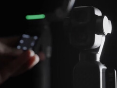 El DJI Osmo Pocket 4P al fondo.