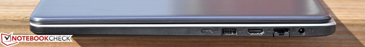 Derecha: USB Type-C 3.1 Gen 1, USB 3.0, HDMI, Ethernet, puerto de carga