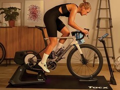 El Garmin Tacx NEO 3M puede simular varias superficies, incluyendo grava y adoquines. (Fuente de la imagen: Garmin)