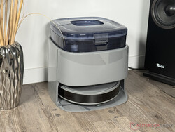 Lefant M3 Max cargando en su estación