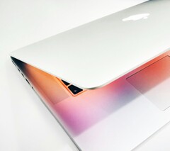 Se espera que Apple ofrezca en el futuro tanto un MacBook Pro con pantalla LCD como un MacBook Ultra con pantalla OLED.