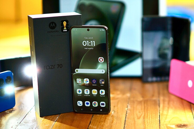 Reseña del Motorola Razr Plus 2026. Unidad de prueba facilitada por notebooksbilliger.de.