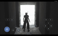 Juego de PC ejecutándose a través de DroidDeck en Android, mostrando un personaje en un paisaje nevado con botones de mando virtuales.