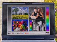 Exteriores a la sombra. Los portátiles Alienware no están realmente diseñados para una visibilidad óptima en exteriores