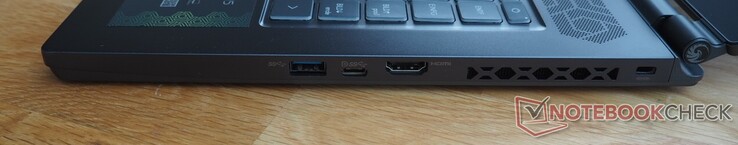 Lado derecho: USB-A 3.2 Gen 2, USB-C 3.2 Gen 2 (incl. DisplayPort), HDMI, bloqueo Kensington