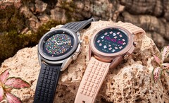 El Galaxy Watch TOUS viene con una correa de reloj diferente y con más esferas de reloj precargadas. (Fuente de la imagen: Samsung)