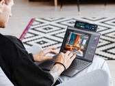 El Lenovo Magic Bay permite, entre otras cosas, ampliar los portátiles con una segunda pantalla. (Fuente de la imagen: Lenovo)