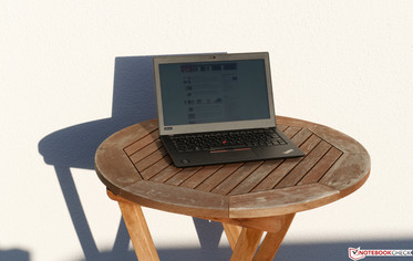 Lenovo ThinkPad A285 para exteriores a la luz del sol