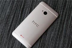 El HTC M7 fue diseñado bajo la dirección de Scott Croyle y contaba con la sintonía de audio de Beats. (Imagen: Anandtech)