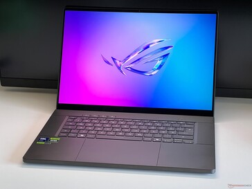 Asus ROG Zephyrus G16. (Fuente de la imagen: Andreas Osthoff/Notebookcheck)