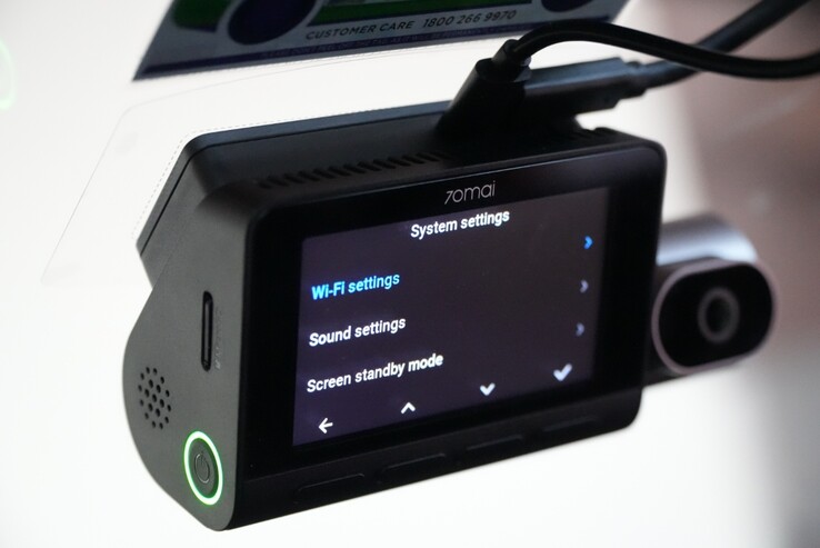 La dash cam 70mai 4K T800 tiene un botón de encendido y apagado manual (Fuente de la imagen: Abhinav Fating/Notebookcheck)