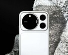 El Honor Magic9 Pro Max que aparece en la imagen, en color plata