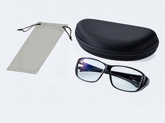 Las gafas Kenko Tokina Asterism se entregan con un estuche rígido y una funda blanda. (Fuente de la imagen: Kenko Tokina)