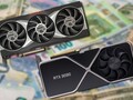 Sin embargo, las tarjetas de la serie Radeon RX 6000 y la gama GeForce RTX 30 siguen teniendo un precio excesivo. (Fuente de la imagen: AMD/Nvidia/Unsplash - editado)