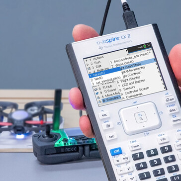 Un sistema de menús permite a los estudiantes introducir rápidamente comandos de funciones de drones en código Python para programar sus drones Robolink CoDrone Edu. (Fuente de la imagen: TI)