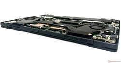 Asus ProArt StudioBook 16 - Rejillas de ventilación traseras