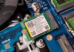 La SSD SSTC CL4 M.2 2242 NVMe con la tapa quitada