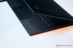 ThinkPad X1 Carbon G12: el logotipo de ThinkPad ya no es una pegatina