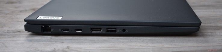 RJ45, 2x USB-C 3.2 Gen 2, HDMI, USB-A 3.2 Gen 1, audio de 3,5 mm