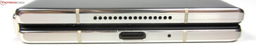 Parte inferior, plegada: altavoces, USB-C 3.2 Gen.2, micrófono