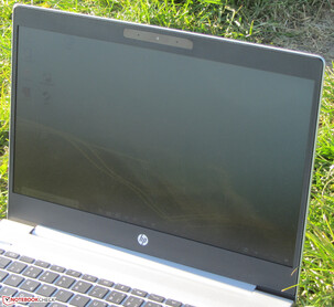 ProBook al aire libre. Foto tomada a la luz del sol