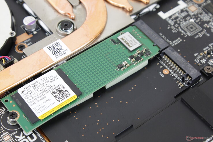 Se admiten hasta dos SSD M.2 PCIe4 x4 M.2 2280 NVMe en configuración RAID 0/1