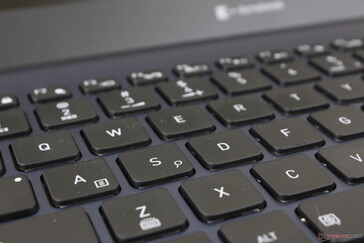 Los comentarios y el desplazamiento de las teclas se acercan más a un Ultrabook económico o de gama media que a un verdadero portátil de negocios como el HP EliteBook o el Dell Latitude