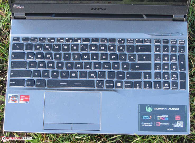 Una mirada a la cubierta del teclado en el Alpha 15