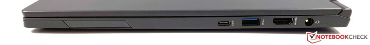 Derecho: USB-C 3.2 (Gen. 1, Power Delivery), USB-A 3.2 (Gen. 1), HDMI 2.0, alimentación