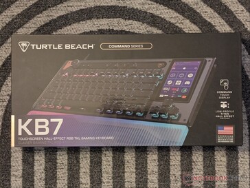 Caja de venta al por menor del teclado KB7 de la serie Command de Turtle Beach.