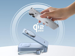 El MagFlow Qi2 25W cuesta 139,99 euros. En la imagen: un render que muestra el soporte plegable de carga inalámbrica del banco de energía. (Fuente de la imagen: Ugreen)