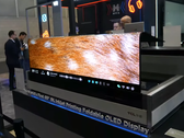 pantalla OLED de 65 pulgadas impresa por inyección de tinta desplegándose (Fuente de la imagen: Charbax en YouTube)