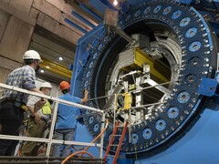 Esta imagen muestra la instalación del calorímetro hadrónico interior dentro del sPHENIX (Fuente de la imagen: Brookhaven National Laboratory; recortada)