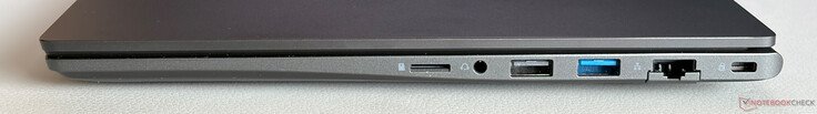 Correcto: ranura para tarjeta microSD, conector estéreo de 3,5 mm, USB-A 2.0, USB-A 3.2 (5 Gbit/s), Gigabit Ethernet, ranura de bloqueo