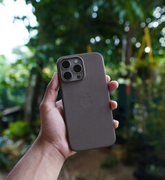 Apple'Las fundas FineWoven para iPhone 15 Pro y 15 Pro Max incorporan MagSafe. (Fuente: Hkm Saharan en Unsplash)