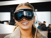 Apple se dice que está desarrollando un casco de realidad mixta más ligero y asequible. (Fuente de la imagen: Ali Colak)