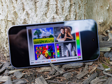 El Google Pixel 9a al aire libre
