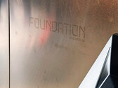El embellecedor del Cybertruck de 120.000 dólares tiene grabado Foundation Series (imagen: Brandon/X)