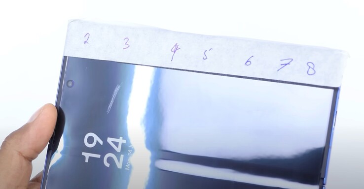 La pantalla plegable del Galaxy Z Fold7 no es especialmente resistente a los arañazos. (Fuente de la imagen: Gupta Information Systems)