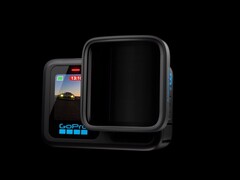 El mod de lente anamórfica de la GoPro Hero 13 Black es fácil de instalar. (Fuente de la imagen: GoPro)