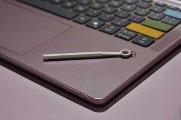 Herramienta para retirar las teclas del Lenovo IdeaPad Vibe.