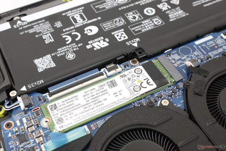 Una sola ranura M.2 PCIe4 x4 NVMe 2280 SSD sin opciones secundarias. Es probable que las configuraciones se envíen solo con una unidad PCIe3 x4