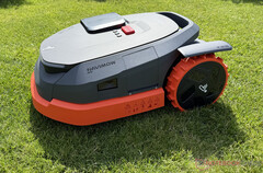 El Segway Navimow X3 viene con una amplia gama de características. (Fuente de la imagen: Marcus Schwarten / Notebookcheck)