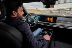 BMW permitirá a los conductores ver vídeos en sus pantallas de infoentretenimiento mientras utilizan las funciones de autoconducción de Nivel 3. (Fuente de la imagen: BMW)