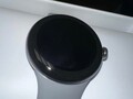 El Pixel Watch tiene un bisel mucho más grueso de lo que sugieren los renders de marketing. (Fuente de la imagen: u/Suckmyn00dle)